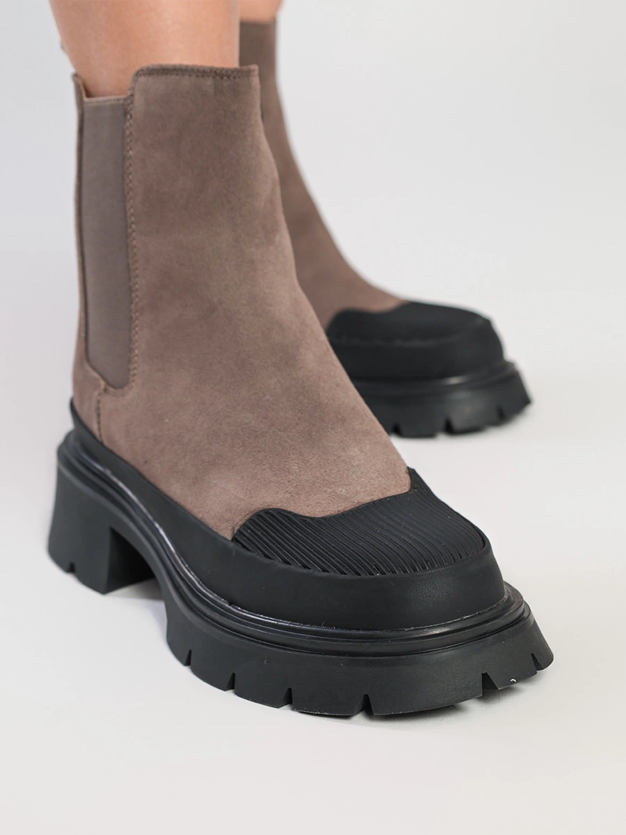 Ботинки серого цвета с отрезным носком